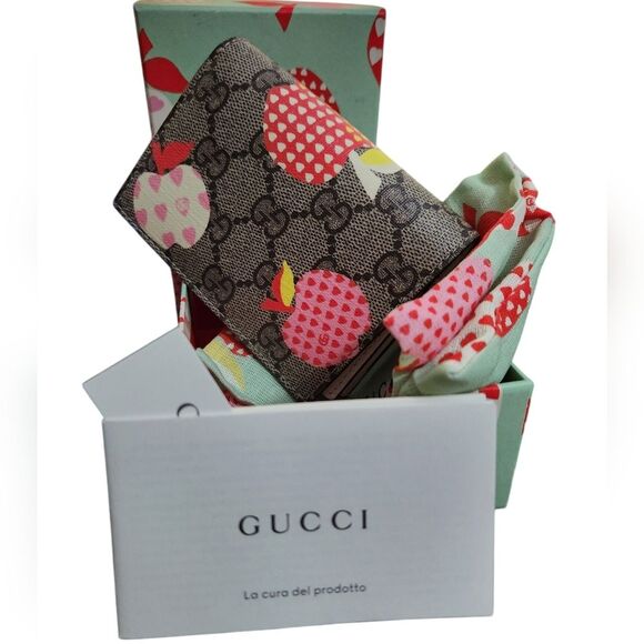 Gucci GG Apple Bifold Compact Wallet - Picture 1 of 6